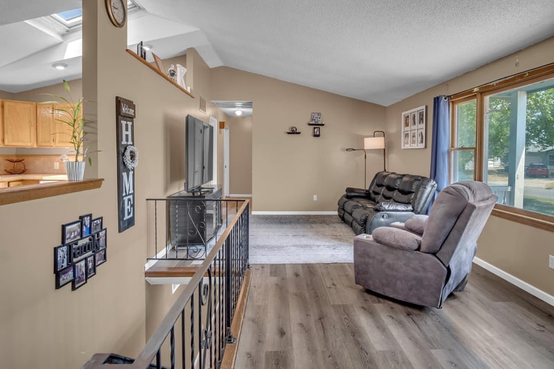 502 Meadowbrook Dr, Newton, KS 67114