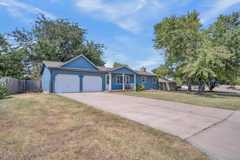 502 Meadowbrook Dr, Newton, KS 67114