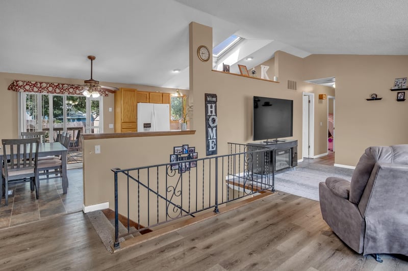 502 Meadowbrook Dr, Newton, KS 67114