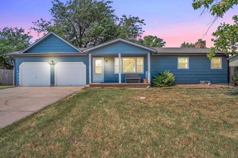 502 Meadowbrook Dr, Newton, KS 67114