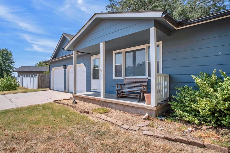502 Meadowbrook Dr, Newton, KS 67114