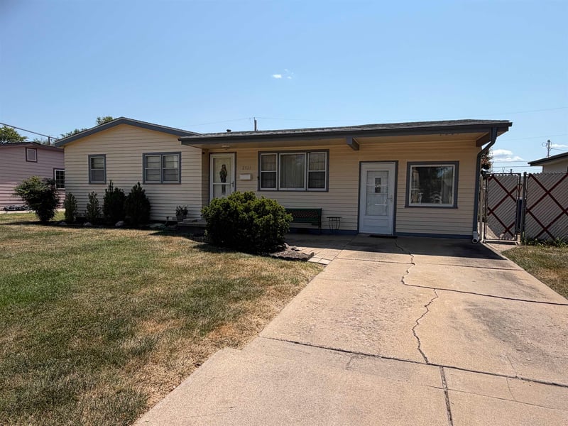 2321 W Grant, Wichita, KS 67213