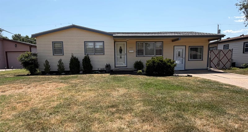 2321 W Grant, Wichita, KS 67213