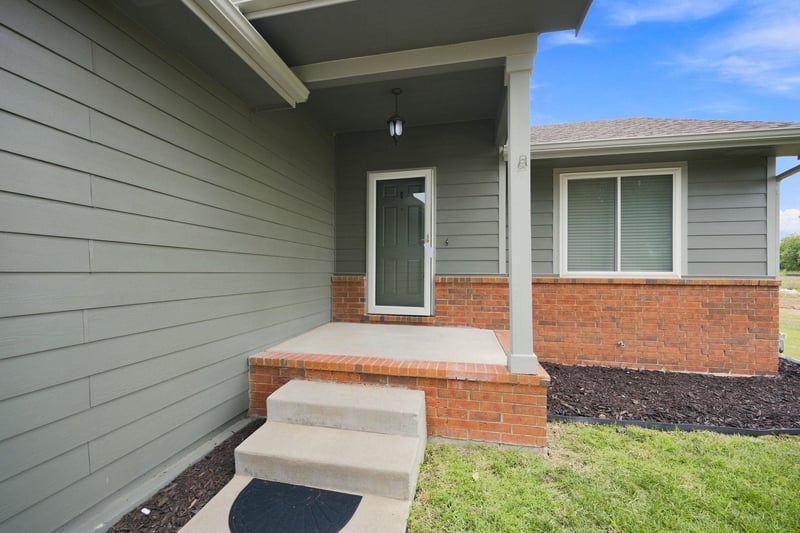 2230 E Glen Hills Dr, Derby, KS 67037