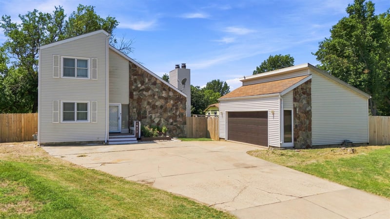 613 N Tanglewood Ct, Derby, KS 67037