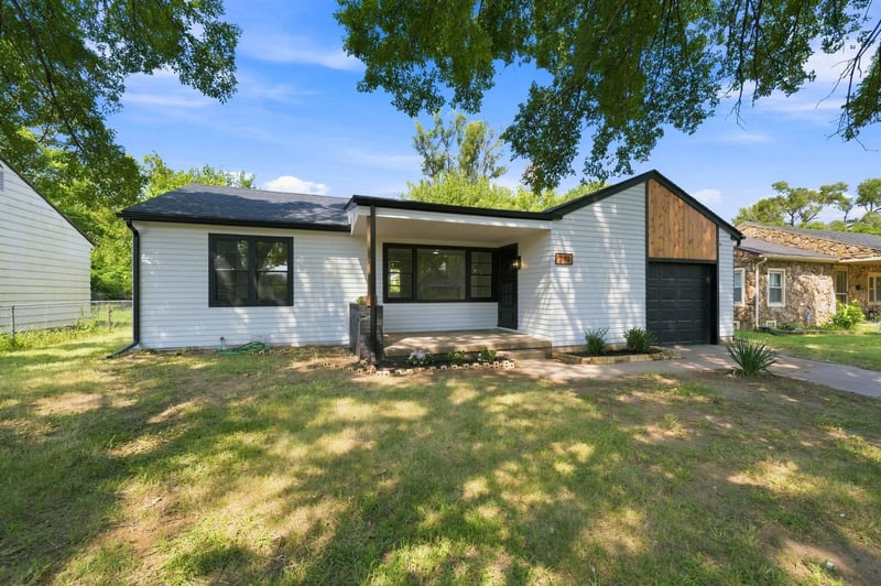 233 S Stearns, Haysville, KS 67060