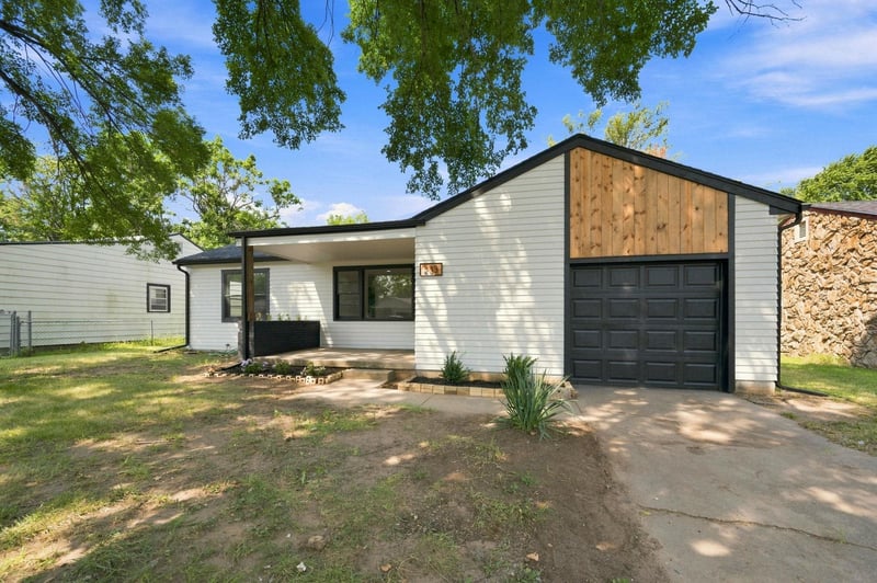 233 S Stearns, Haysville, KS 67060