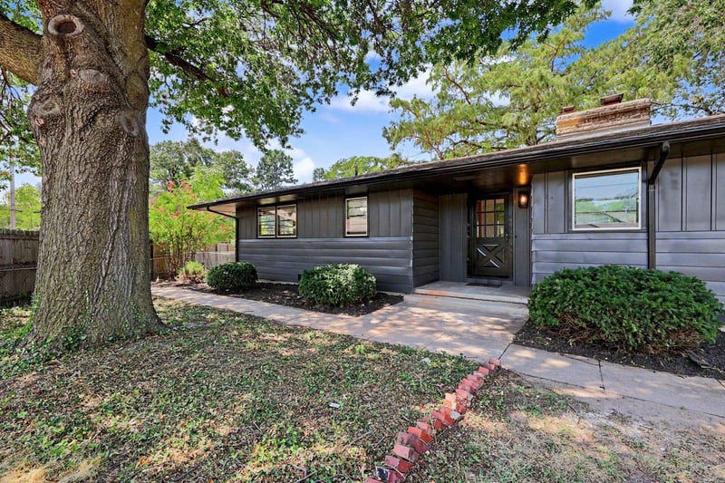 3321 E Bellaire Ct, Wichita, KS 67218