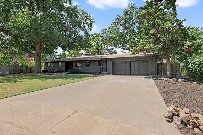 3321 E Bellaire Ct, Wichita, KS 67218