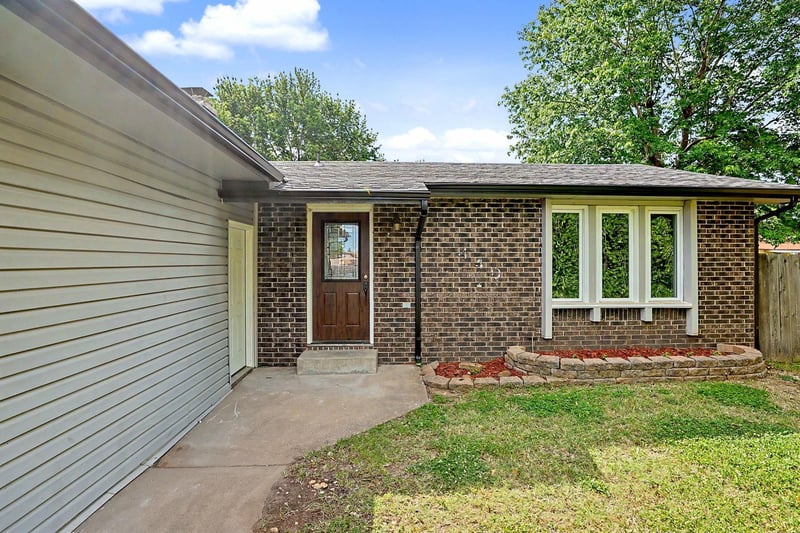 440 N Linden, Haysville, KS 67060