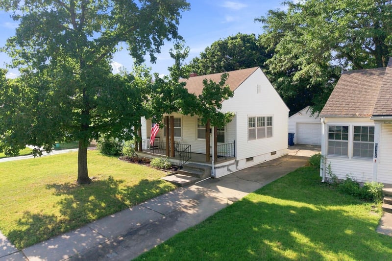 5123 E Murdock Ave, Wichita, KS 67208