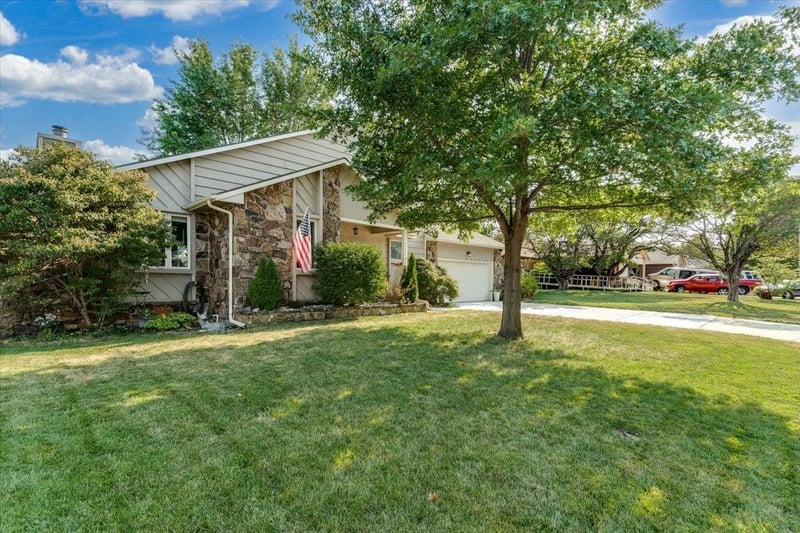 1713 E Brendonwood Rd, Derby, KS 67037