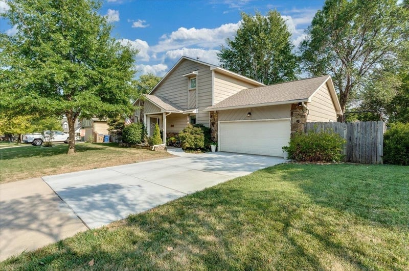 1713 E Brendonwood Rd, Derby, KS 67037