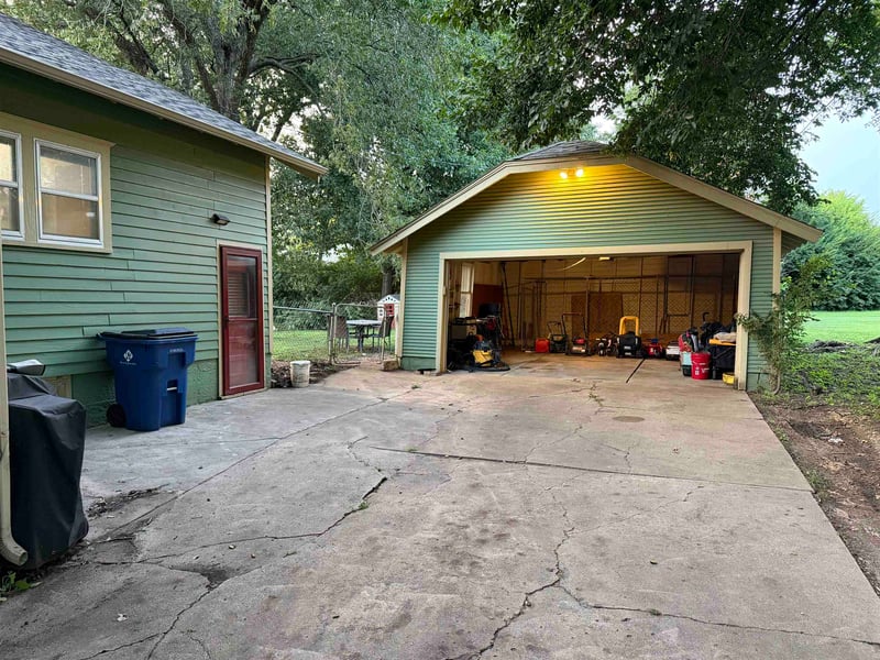 608 E 2nd St, Eureka, KS 67045