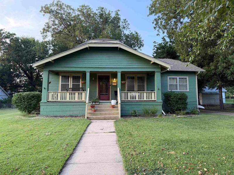 608 E 2nd St, Eureka, KS 67045