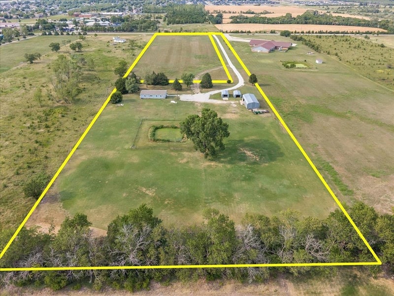 9115 E 31st St S, Wichita, KS 67210