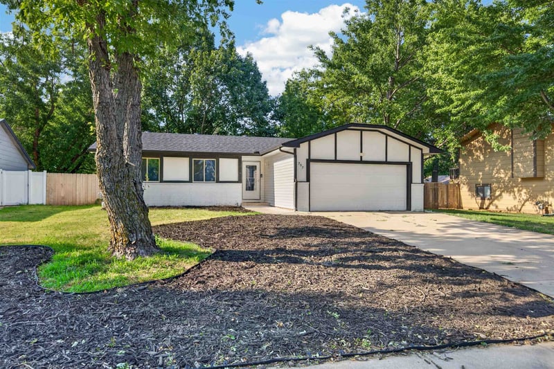 207 E North Point St, Derby, KS 67037