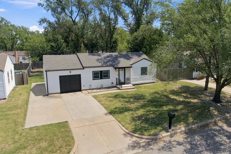 2422 S Everett St, Wichita, KS 67217
