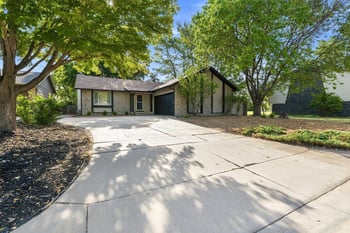 112 N Summitlawn Cir, Wichita, KS 67212