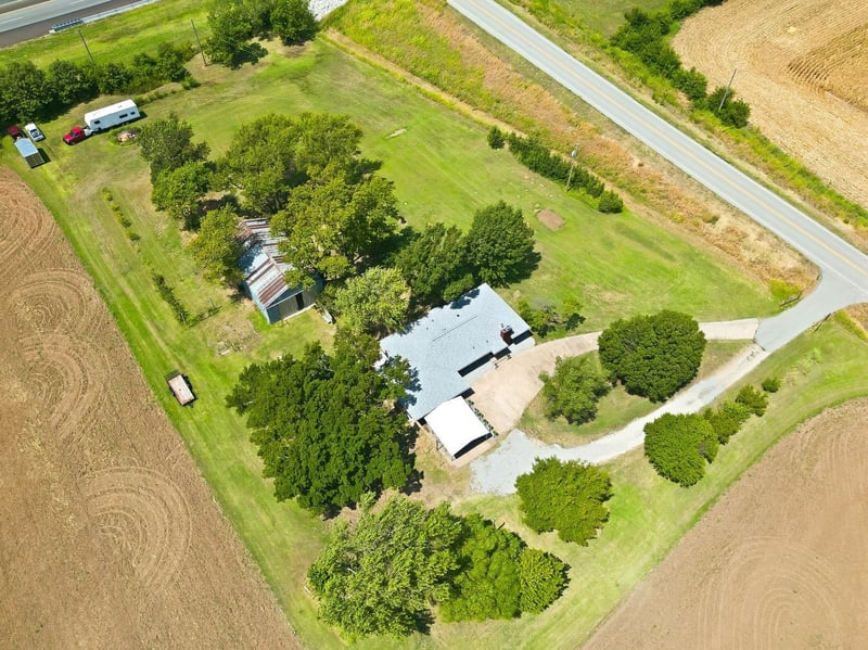861 E 40th St S, Wellington, KS 67152-8383