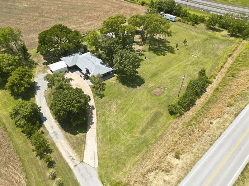 861 E 40th St S, Wellington, KS 67152-8383