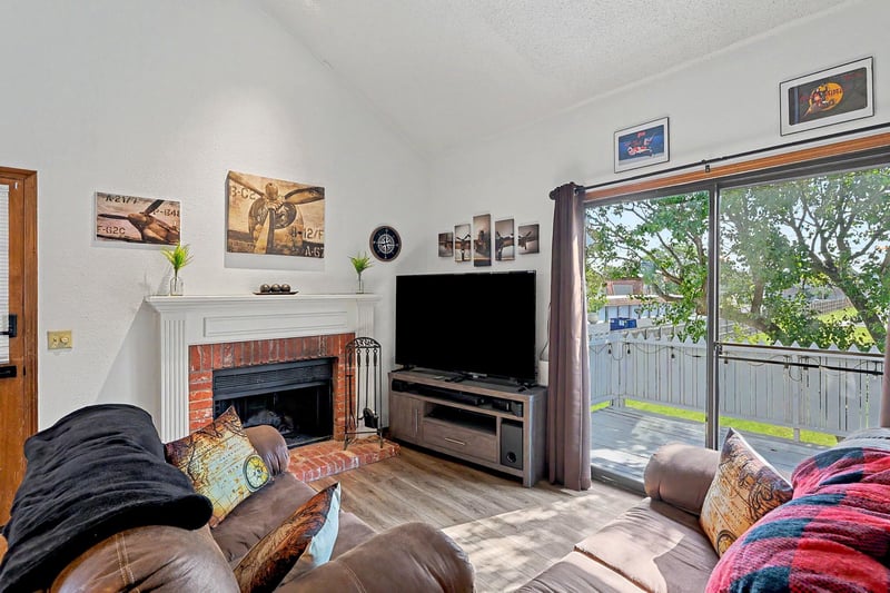 1717 S Cypress St #821, Wichita, KS 67207