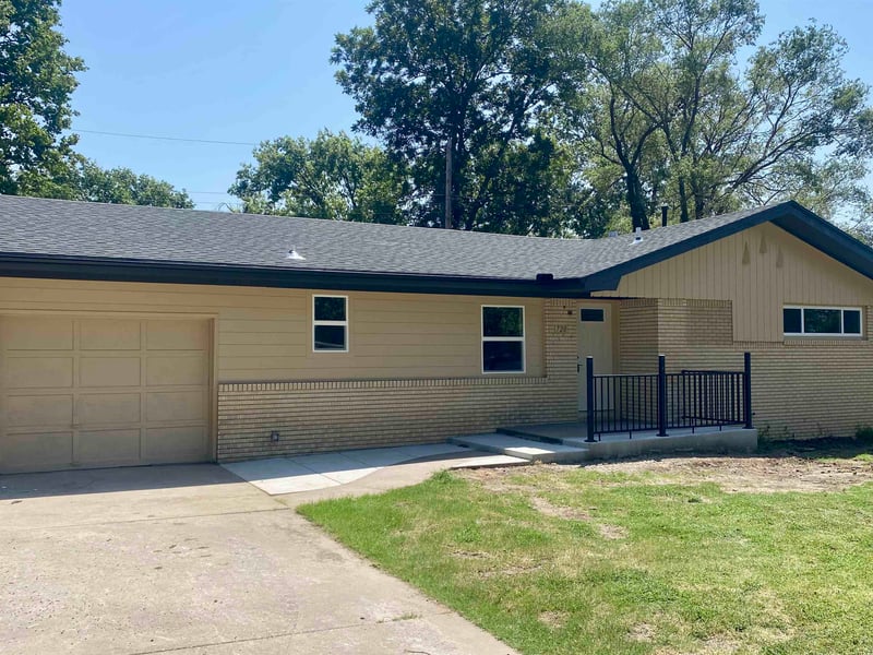720 N Elm, Belle Plaine, KS 67013