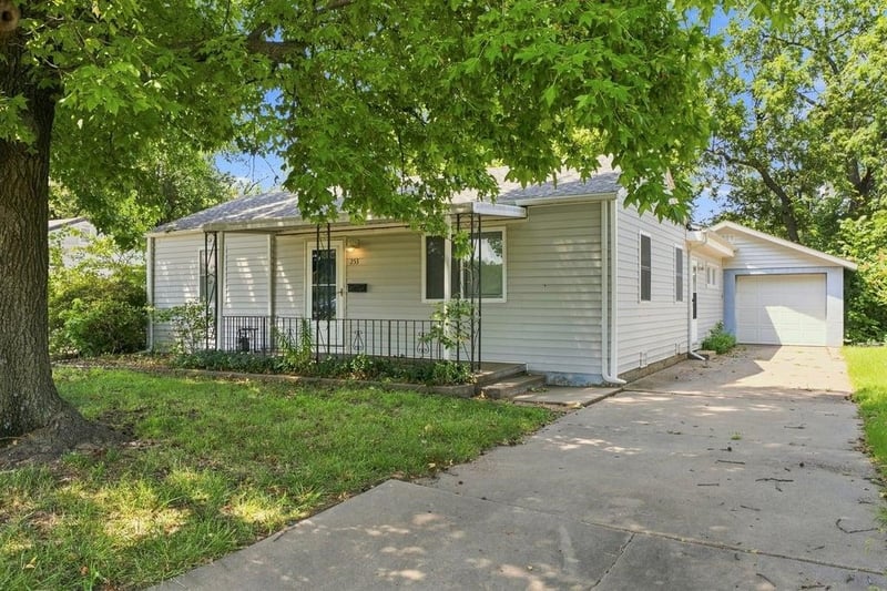 253 N Nelson Ave, Haysville, KS 67060