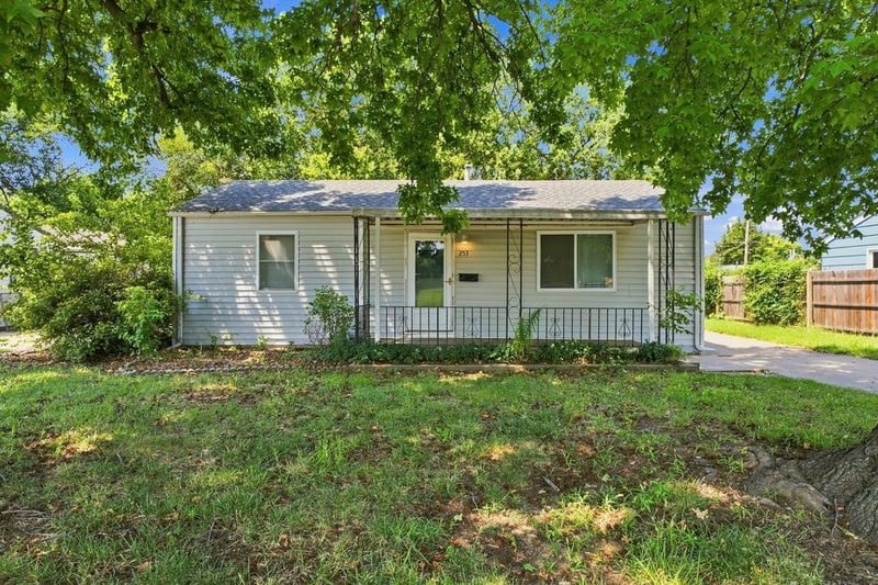 253 N Nelson Ave, Haysville, KS 67060