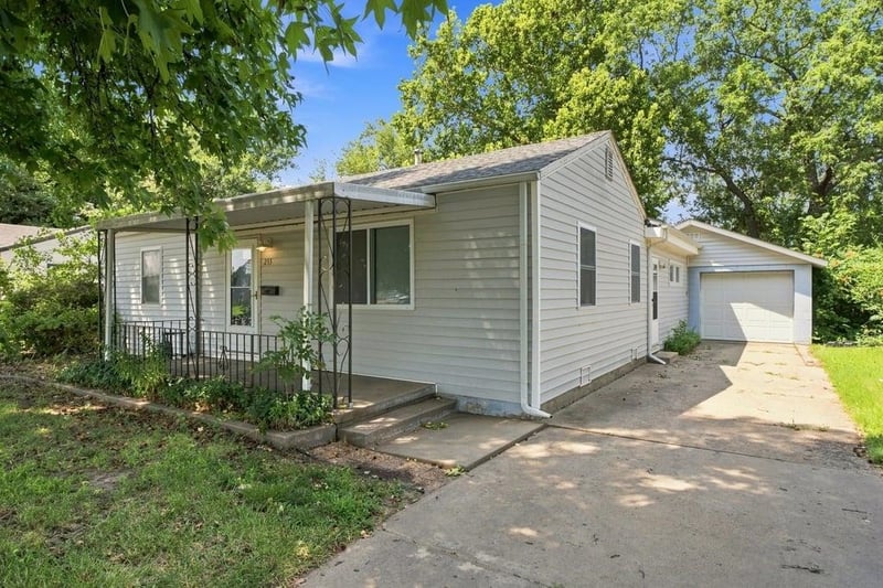 253 N Nelson Ave, Haysville, KS 67060