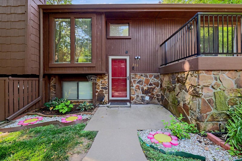 2421 S Yellowstone #202, Wichita, KS 67215