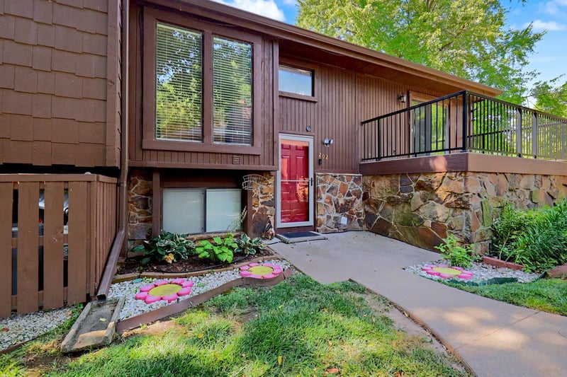 2421 S Yellowstone #202, Wichita, KS 67215