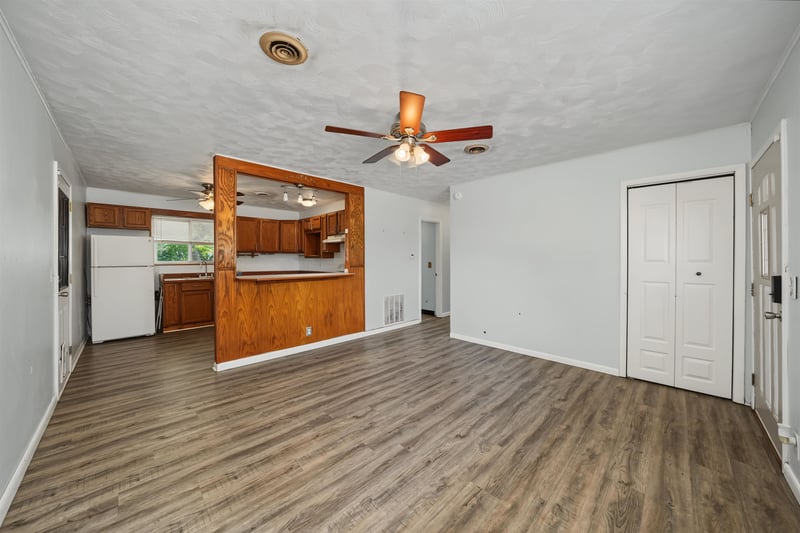 2021 Kenny Ave, Salina, KS 67401