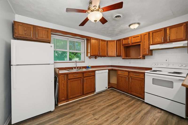 2021 Kenny Ave, Salina, KS 67401