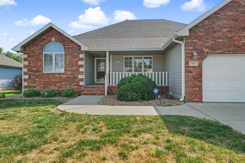 517 Pine Ridge Dr, Salina, KS 67401