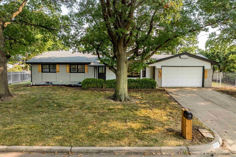 8001 E Willowbrook Rd, Wichita, KS 67207-1129