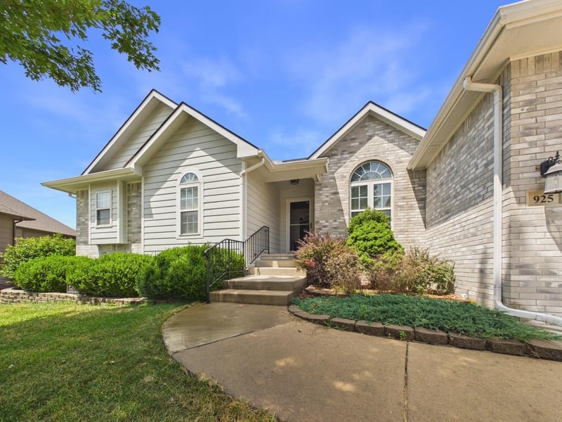 925 S Sandalwood, Wichita, KS 67230