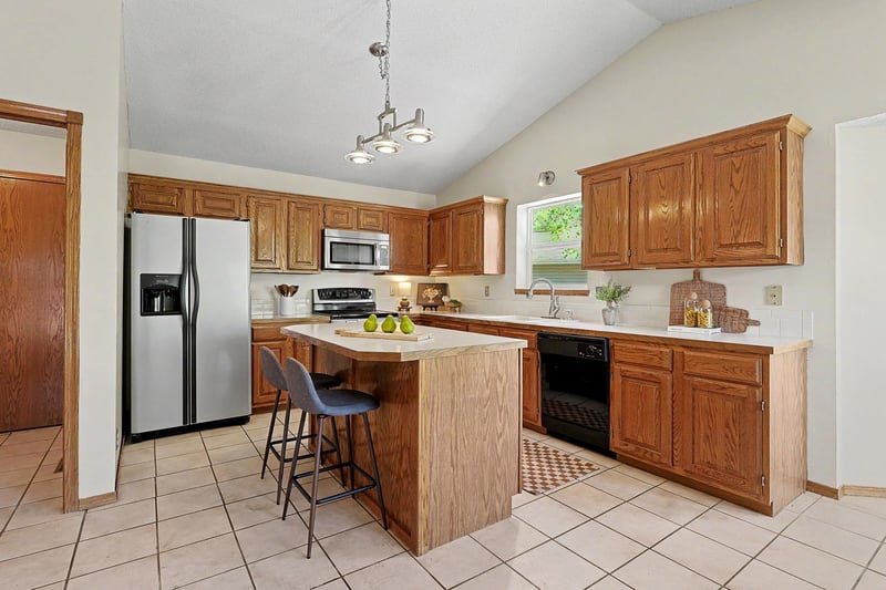 2933 N Parkwood Ct, Wichita, KS 67226