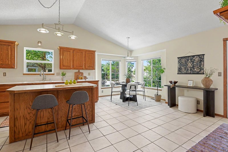 2933 N Parkwood Ct, Wichita, KS 67226