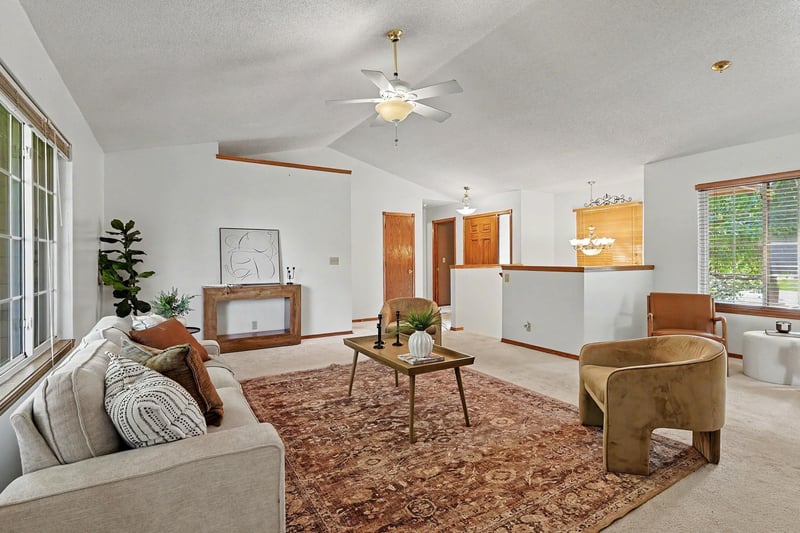 2933 N Parkwood Ct, Wichita, KS 67226