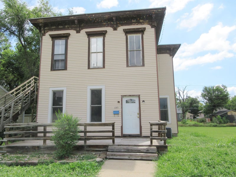 645 S 3rd Ave, Salina, KS 67401