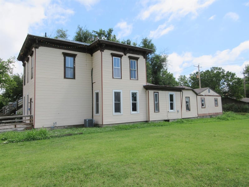 645 S 3rd Ave, Salina, KS 67401