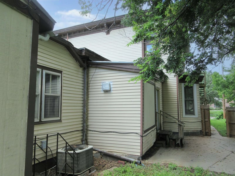 645 S 3rd Ave, Salina, KS 67401