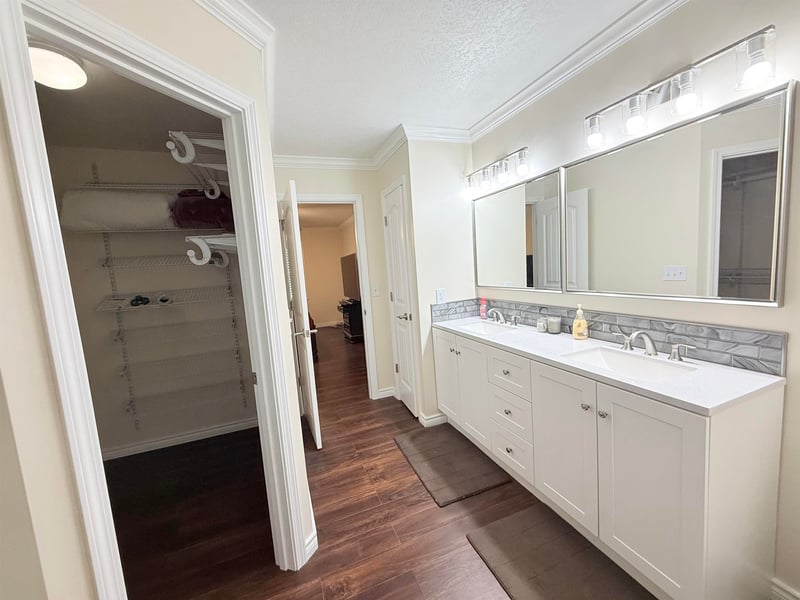 4513 SW Lakeside Dr, Topeka, KS 66610