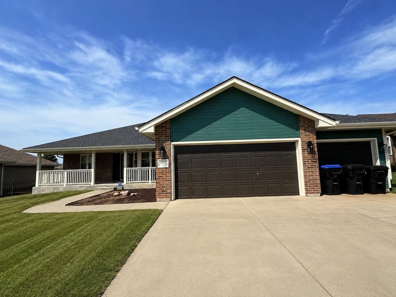 4513 SW Lakeside Dr, Topeka, KS 66610