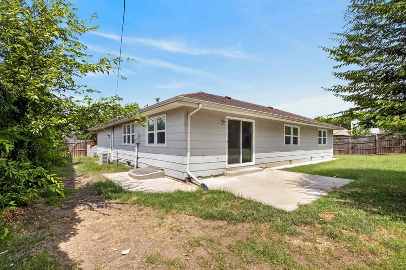 5605 E Shadybrook St, Wichita, KS 67208