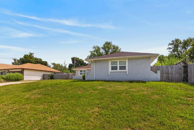 5605 E Shadybrook St, Wichita, KS 67208