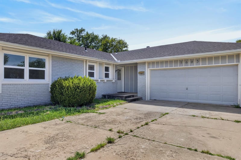5605 E Shadybrook St, Wichita, KS 67208