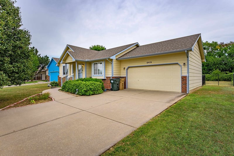 6416 N Chishom Pointe St, Park City, KS 67219