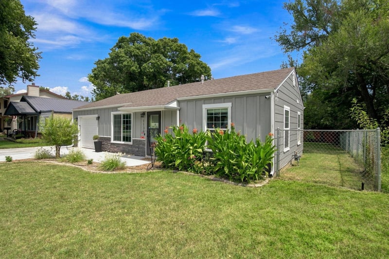 1136 S High St, El Dorado, KS 67042